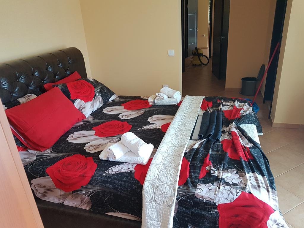 Kopernikus Apartments Улцинь Екстер'єр фото